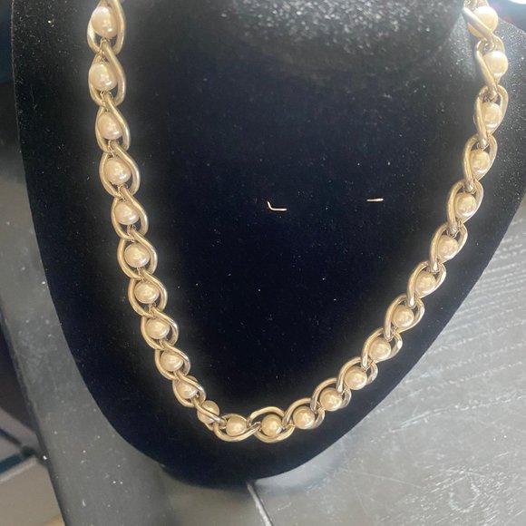 Strand of pearls with a difference - Picture 2 of 5